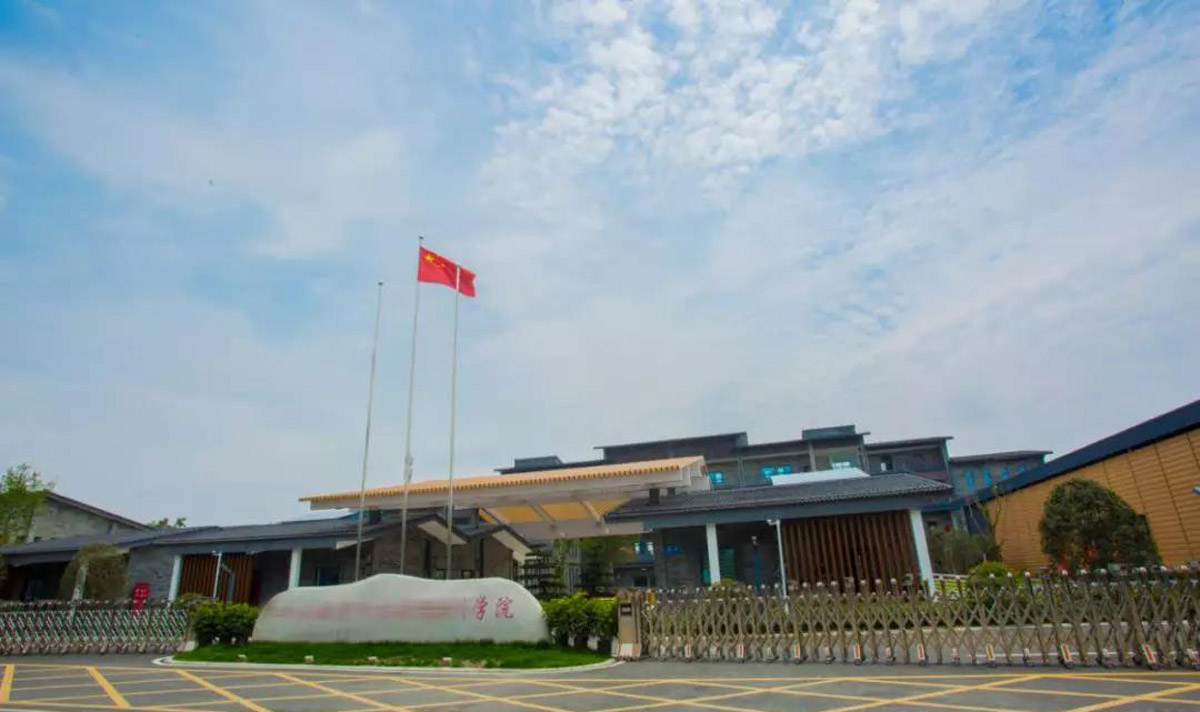 中泰辦公家具為行政培訓學院定制辦公家具方案-深圳辦公家具廠家